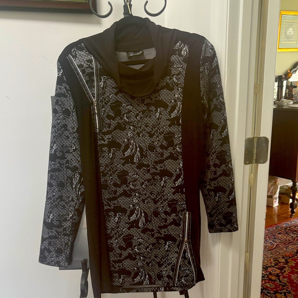 Very classy, black and white top with working zippers